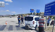 Yalvaç’ta Kavşak Kazası: Hafif Ticari Araç İle Otomobil Çarpıştı