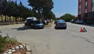 Isparta'da Kavşakta Feci Kaza! Çarpışan Otomobil Refüje Savruldu