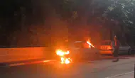 Alevlere Teslim Olan Park Halindeki Otomobile Kundaklama Şüphesi