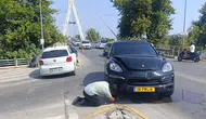 Manavgat'ta Yanlış Yol Seçimi Kaza Getirdi: Lüks Otomobil Çarpıştı