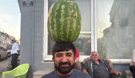 Kafasında Dev Karpuzla Bisiklet Sürüp Halay Çekiyor