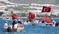 Mersin'de Amatör Balıkçılar 30 Ağustos'u Denizde Meşalelerle Kutladı!