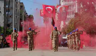 Mersin'de 30 Ağustos Zafer Bayramı Coşkusu: Cumhuriyet Meydanı'nda Kutlandı