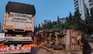 Adana'da Zincirleme Kaza: 4 Araç Birbirine Girdi, 3 Yaralı