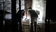 Park Halindeki Otomobil Alev Topuna Döndü! Patlamada 2 Genç Yaralandı