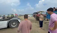 Hatay’da Plajda İlginç Kurtarma! Kuma Saplanan Tırı 2 Traktör Çıkardı