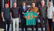 Alanyaspor’dan Hakim Çimen’e Forma Hediyesi