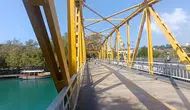 Manavgat’ta Tehlikeli Eğlence! Uyarılara Aldırmadan Irmağa Atladılar
