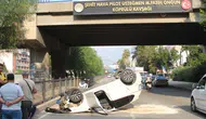 Yüreğir'de Üst Geçitten Düşen Otomobilin Sürücüsü Yaralandı