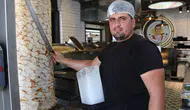 Adana'da 100 Derecede Döner Ateşine Karşı Buz Kalıplı Mesai