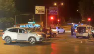 Burdur'da İki Araç Kavşakta Çarpıştı: Sürücü Hastaneye Kaldırıldı