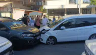 Manavgat'ta Araç Karşı Şeride Geçti: 3 Araç Birbirine Girdi