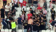 Antalyaspor - Sarıyerspor Karşılaşmasında Tribün Karıştı: Polisten Hızlı Müdahale