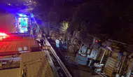Hatay'da TIR Devrildi: 1 Sürücü Yaralandı