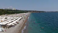 Antalya’da Hissedilen 39 Derece! Akdeniz'in Mavi Sularına Sığındılar