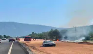 Muğla Menteşe'de Yol Kenarında Yangın: Ekipler Seferber Oldu