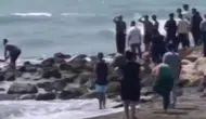 Samandağ'da Yasak Uyarısına Rağmen Denize Giren 3 Kişi Dalgalara Kapıldı