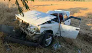 Hatay’da İki Otomobil Çarpıştı: Şarampole Devrilen Araç Hurdaya Döndü