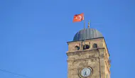 Antalya’nın Tarihi Saat Kulesi'ndeki Soluk Bayrak Neden Değiştirilmiyor?