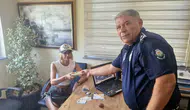 Serik’te Örnek Davranış! İçinde Döviz ve Türk Lirası Bulunan Çantayı Sahibine Ulaştırdılar