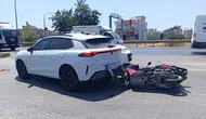 Manavgat'ta Ani Duran Araca Çarpan Motosikletli Yaralandı