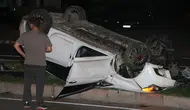 Antalya'da Refüje Çarpan Otomobil Takla Attı: 1 Kişi Yaralandı