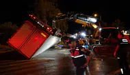 Antalya'da Katliam Gibi Kaza! Dolmuş Durağına Uçan TIR 2 Can Aldı