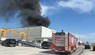 Mersin'de Fabrika Yangını: Ekiplerin Müdahalesi Sürüyor