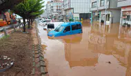 Doğu Karadeniz'de Şiddetli Yağış Rize'yi Vurdu: Karadeniz Sahil Yolu Göle Döndü