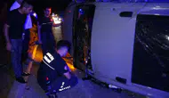 Manavgat'ta Kırmızı Işık Kazası: Sağlık Aracı Devrildi, 3 Yaralı