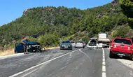 Gazipaşa D-400'de Otomobiller Kafa Kafaya Çarpıştı: 4 Yaralı