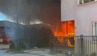 Muratpaşa'da Ev ve Depoyu Alevler Sardı