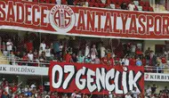 Antalyaspor Tribünlerinden Anlamlı Dayanışma! Tolga Cömertoğlu'ndan Eğitime ve Esnafa Can Suyu