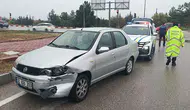 Burdur'da Kavşak Kazası: 1 Kişi Hastaneye Kaldırıldı