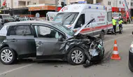 Adana Kozan'da Kavşakta Otomobiller Çarpıştı: 4 Yaralı
