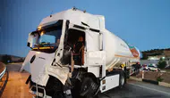 Yalvaç'ta Kavşakta Can Pazarı: Kamyon ile Tanker Çarpıştı, 3 Yaralı
