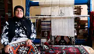 Döşemealtı'nın Asırlık Dokuma Mirasını Sırtlayan Ayşe Taç Genç Usta Yetiştiriyor