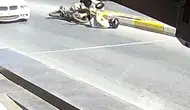 Manavgat'ta Yayaya Çarpmamak İçin Fren Yapan Motosiklet Devrildi