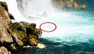 Düden Şelalesi'nde Turistler Tehlikeli Sınıra Girdi! Tedirgin Eden Anlar