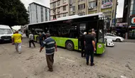 Adana'da Belediye Otobüsünün Tekerleği Fırladı: Vatandaşlardan Tepki