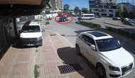 Manavgat'ta Motosiklet ile Lüks Otomobil Çarpıştı! Sürücü Yabancı Plaka Cezasıyla Yıkıldı