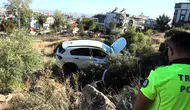 Kepez'de 30 Metrelik Uçuruma Yuvarlanan Araç 5 Takla Attı