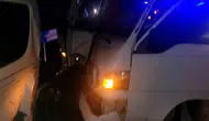 Alanya Yeşilöz'de Kamyonet Park Halindeki Araca Çarptı