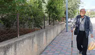 86 Yaşındaki Bayram Dede Her Gün 8 Kilometre Yürüyerek Dinç Kalıyor