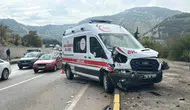 Burdur'da Zincirleme Kaza: Ambulans Işıkta Bekleyen Araçlara Çarptı