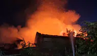 Burdur'da Ev ve Ahır Yangını: 3 Ev ile 1 Ahır Hasar Gördü