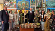 Ersin Tatar Mersin'de Sanat Buluşmasına Katıldı: Atatürk Portresi