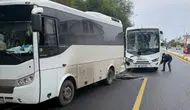 Serik Boğazkent Caddesi'nde Tur Midibüsü Arızalı Araca Çarptı