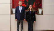 Gözler Antalya Büyükşehir’deydi: Büşra Özdemir’den Özgür Özel’e Telefon!