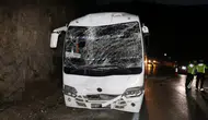 Konyaaltı'nda Servis Araçları Çarpıştı: Zincirleme Kazada 10 Yaralı